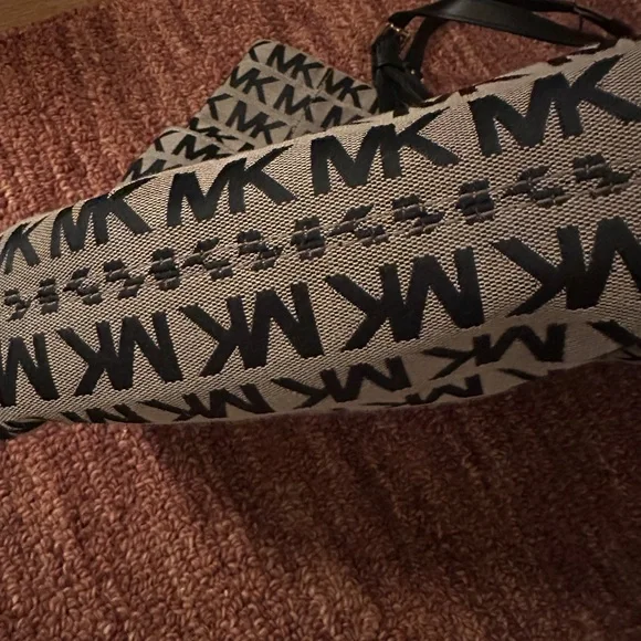 Michael Kors Tote Bag - Picture 8 of 11